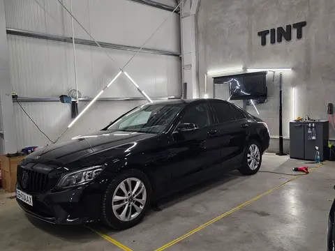 Folie geamuri auto montată pe un Mercedes – VDXVISION Sibiu